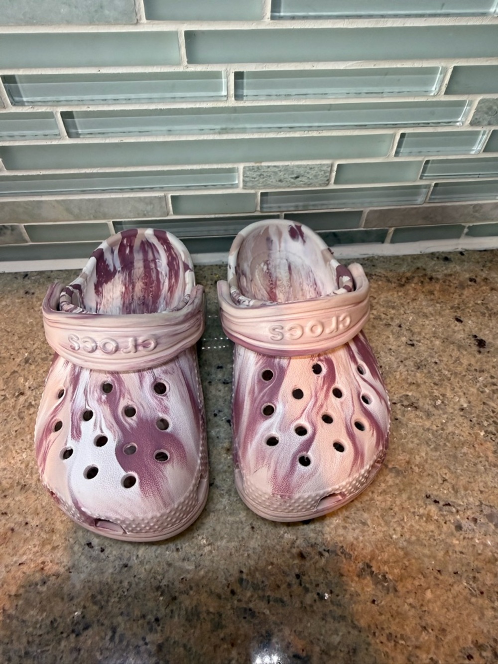 CROCS Marble Swirl Clogs in Pink and White in Size 7 Child